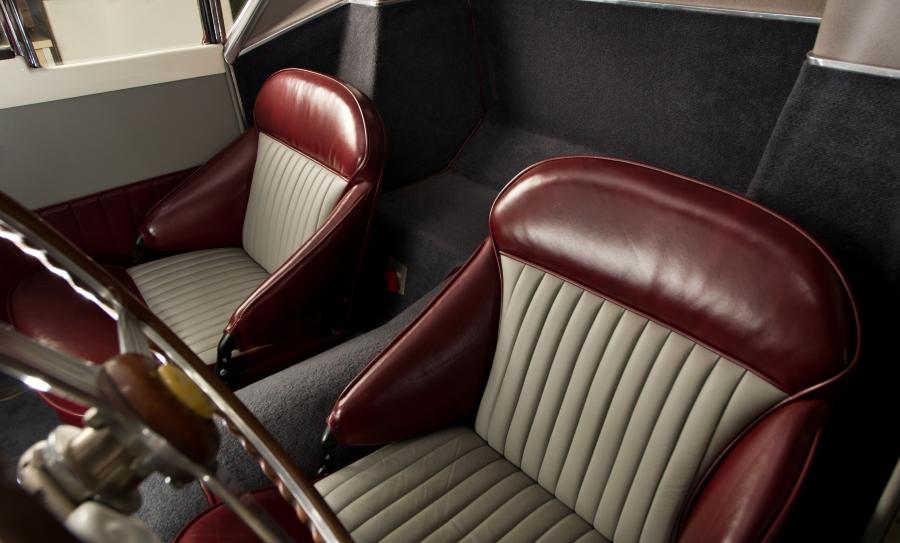 Интерьер Cunningham C-3 West Palm Beach Coupe 1952 года  (фото 9 из 20)